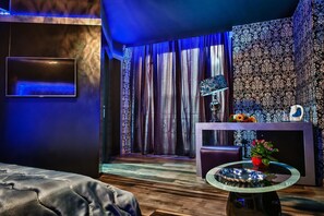 Minibar, coffres-forts dans les chambres, bureau, lits bébé (gratuits)