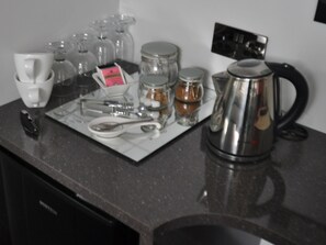 Deluxe Twin Room | Individually decorated, individually furnished, desk, laptop workspace