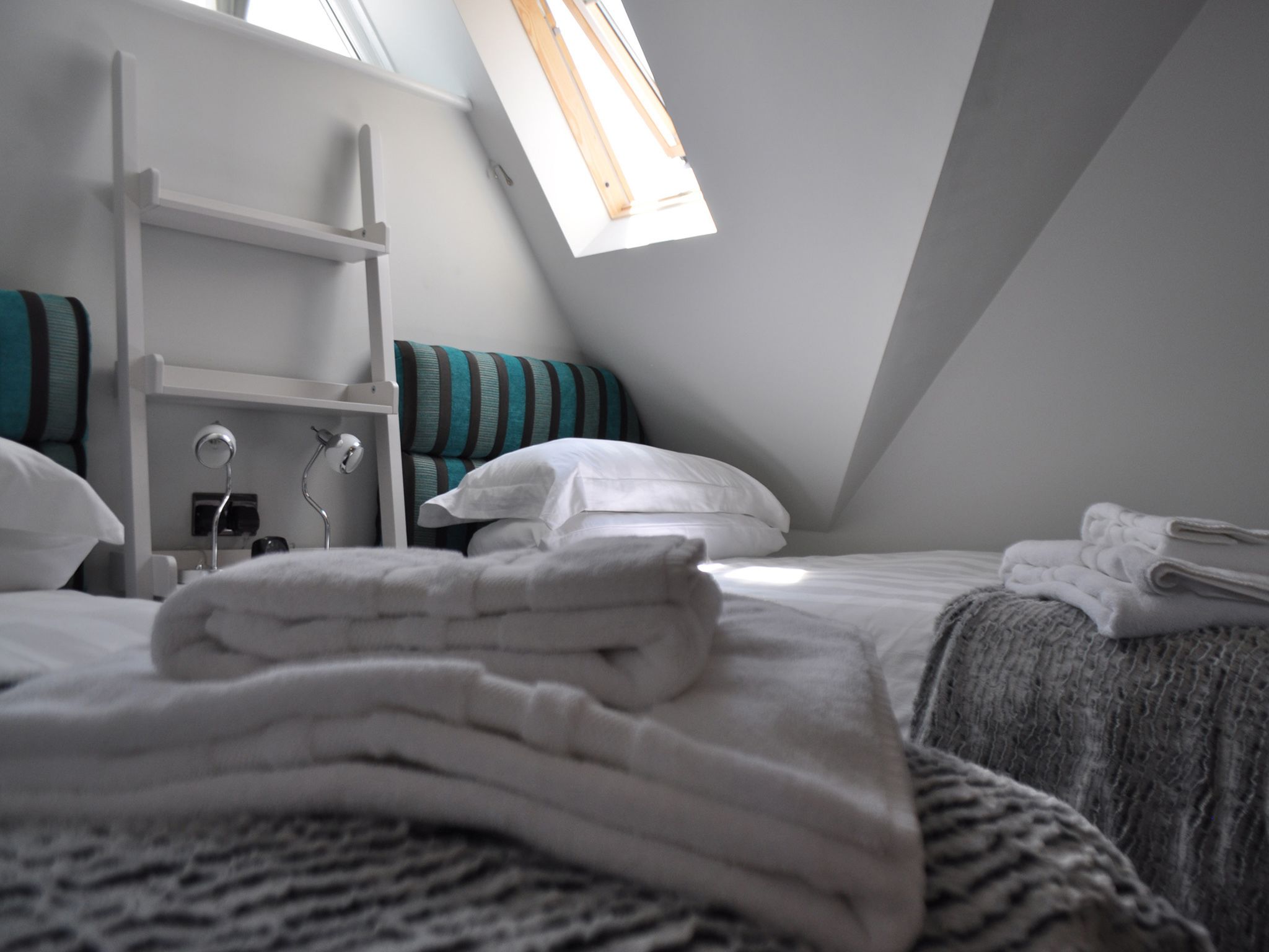 Quarto duplo luxo | Individualmente decorados, individualmente mobiliados, escrivaninha