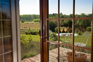 Suite de lujo, vista al jardín | Vista desde la habitación