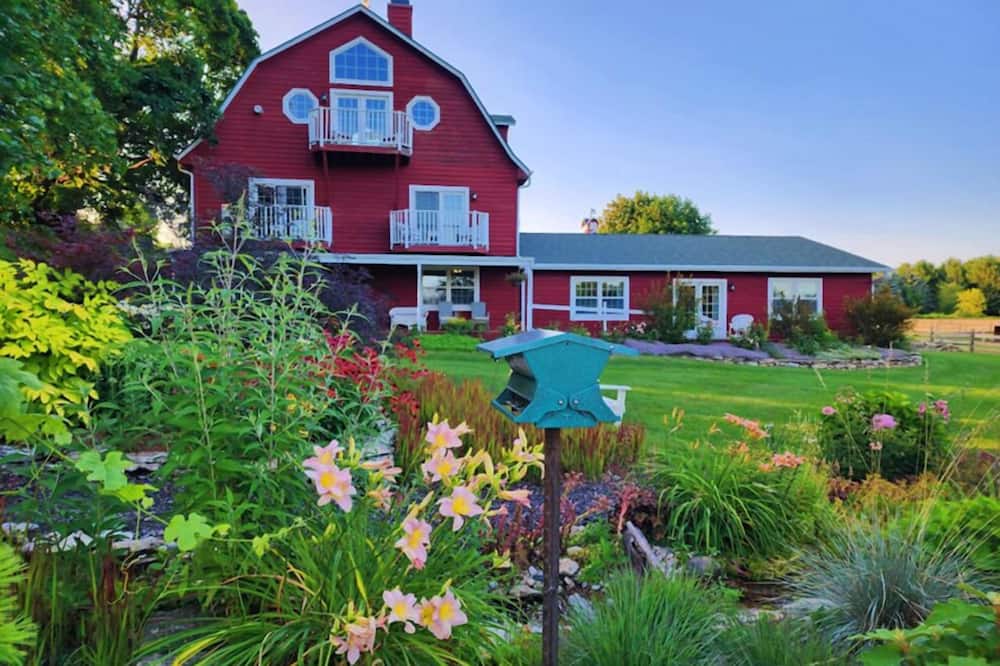 Chanticleer Guest House