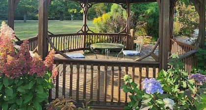 Chanticleer Guest House