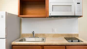 Full-sized fridge, microwave, stovetop, freezer