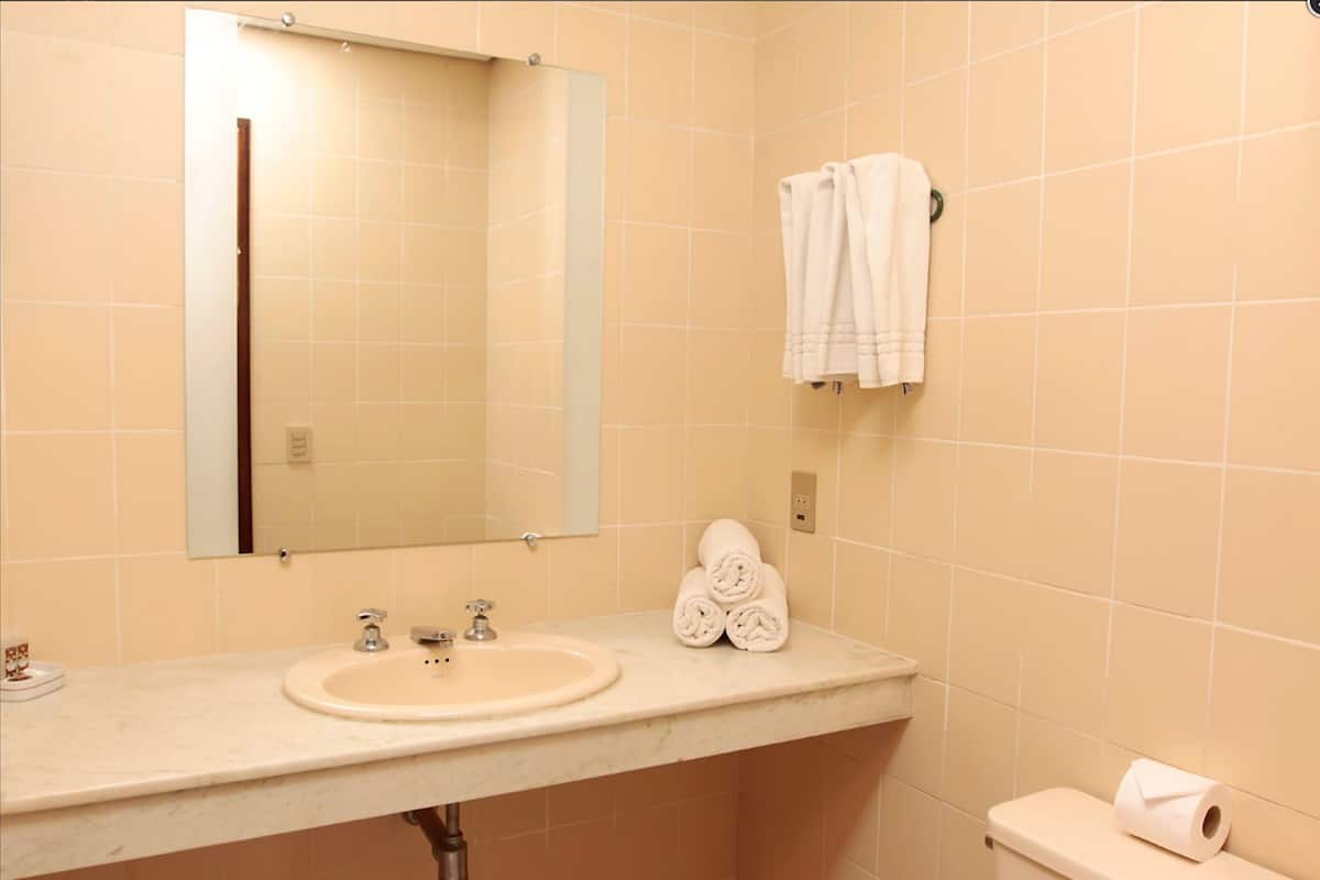 shower, free toiletries, towels