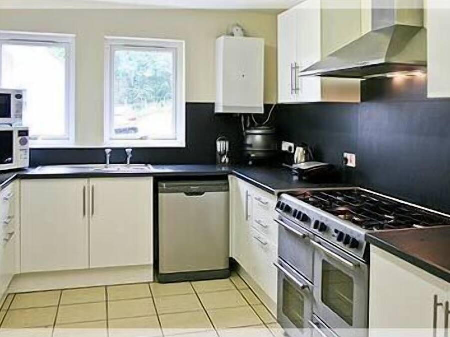 Chambre Familiale, salle de bains attenante (2 Adults + 3 Children) | Cuisine privée