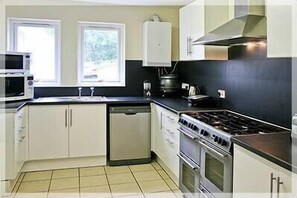 Family Room, Ensuite (2 Adults + 3 Children) | Private kitchen