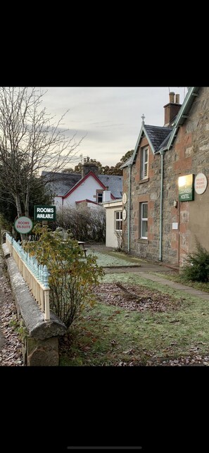 Front of property - 1 Loch Ness Hostel (Inverness)