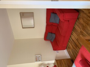 Double Room (Own Entrance) | Blackout drapes, free WiFi, bed sheets - 1 Loch Ness Hostel (Inverness)