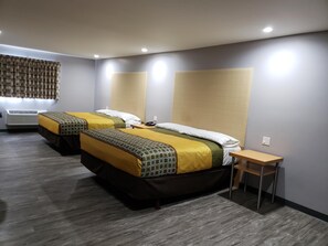 Deluxe Double Room, Multiple Beds | Free WiFi, bed sheets - Regal Inn Los Angeles (Los Angeles)