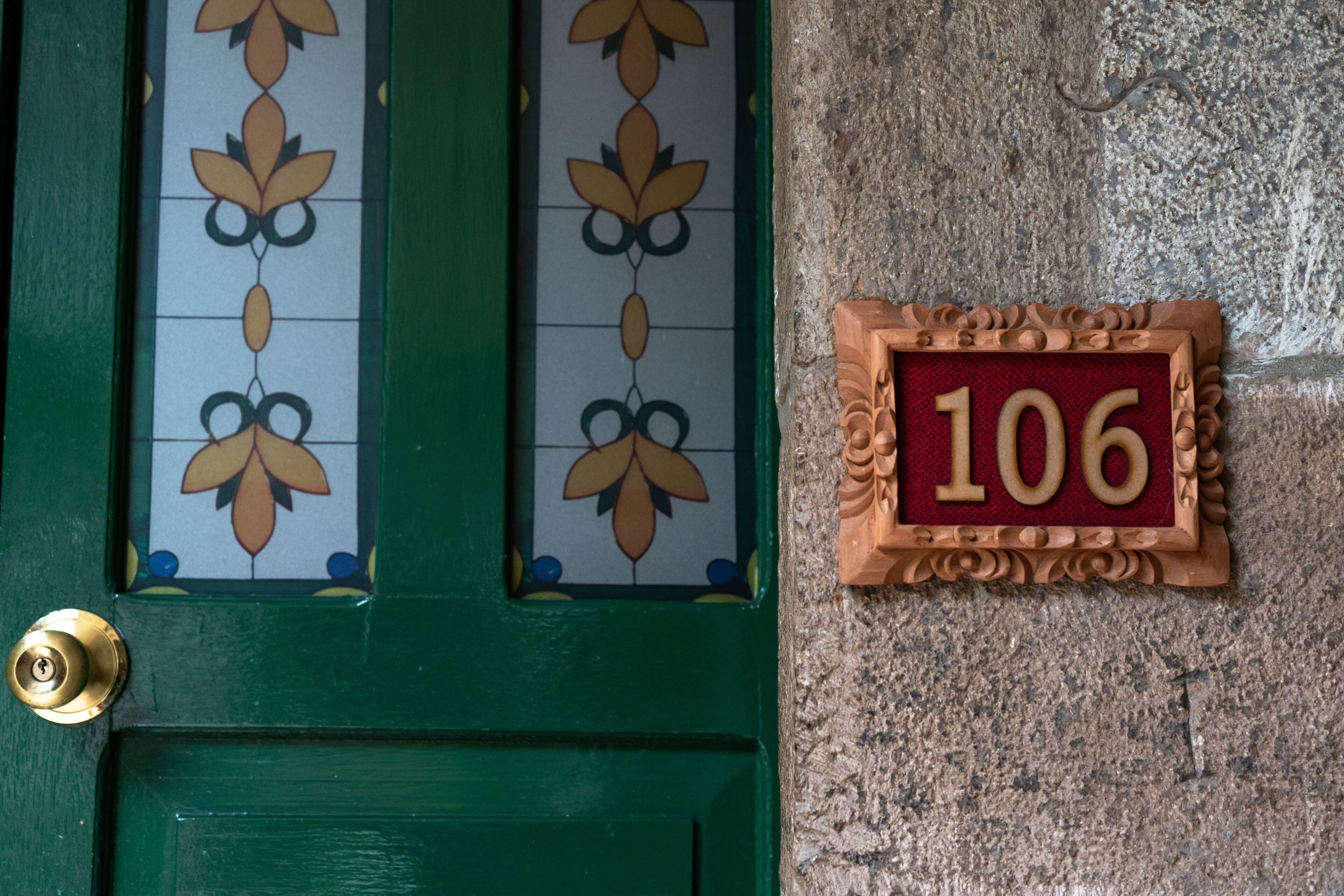 traditional twin room | hypo-allergenic bedding, down duvets, memory-foam beds, desk