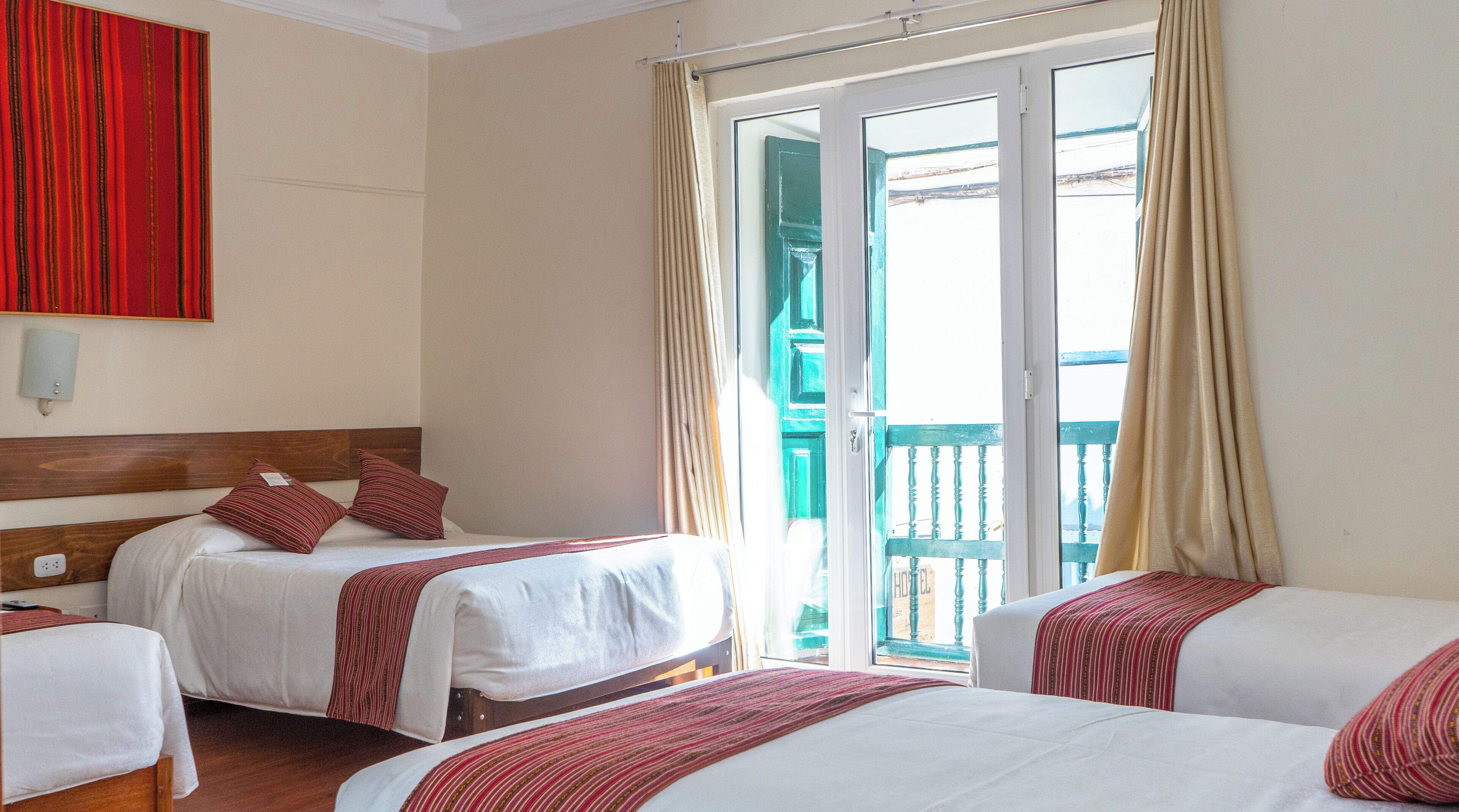 Chambre Quadruple Tradition | Literie hypoallergénique, couette en duvet d'oie