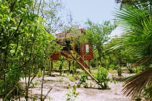 1 bedroom, pillowtop beds, desk, blackout drapes