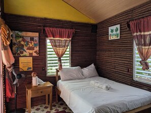1 bedroom, pillowtop beds, desk, blackout drapes - Palmento Grove Eco Cultural & Fishing Lodge (Hopkins)