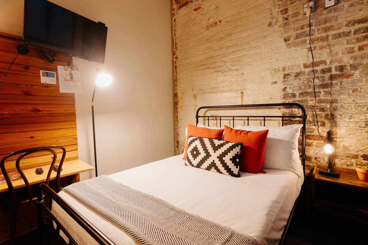 Standard Single Room, 1 Double Bed | Free WiFi, bed sheets