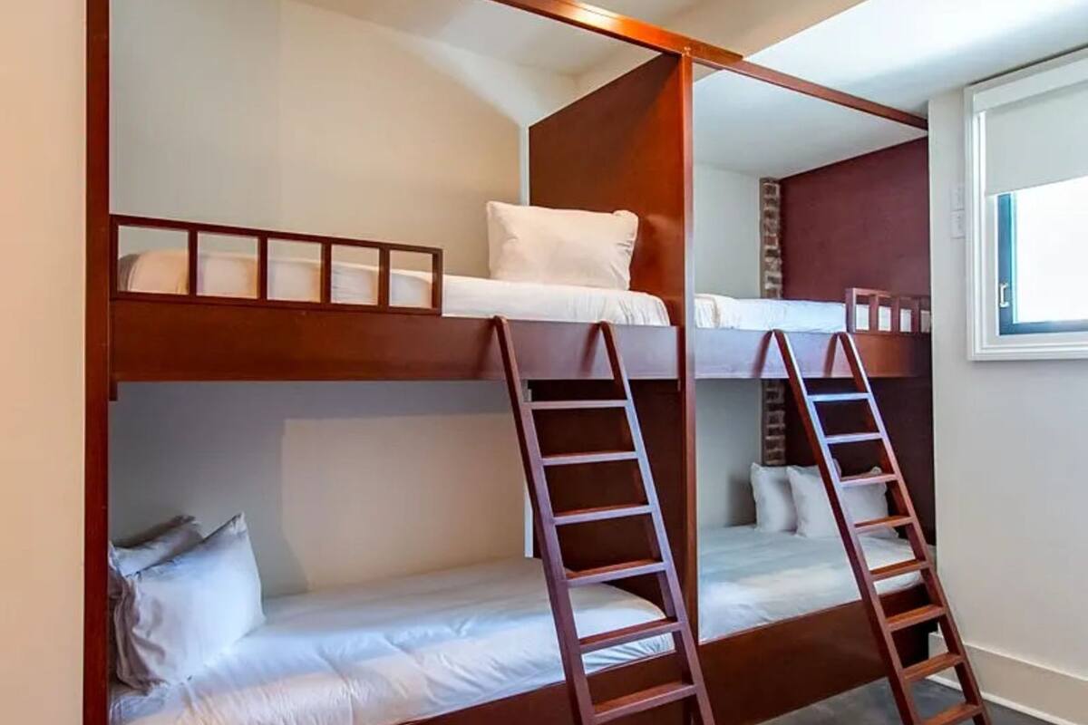 Quadruple Room | Free WiFi, bed sheets