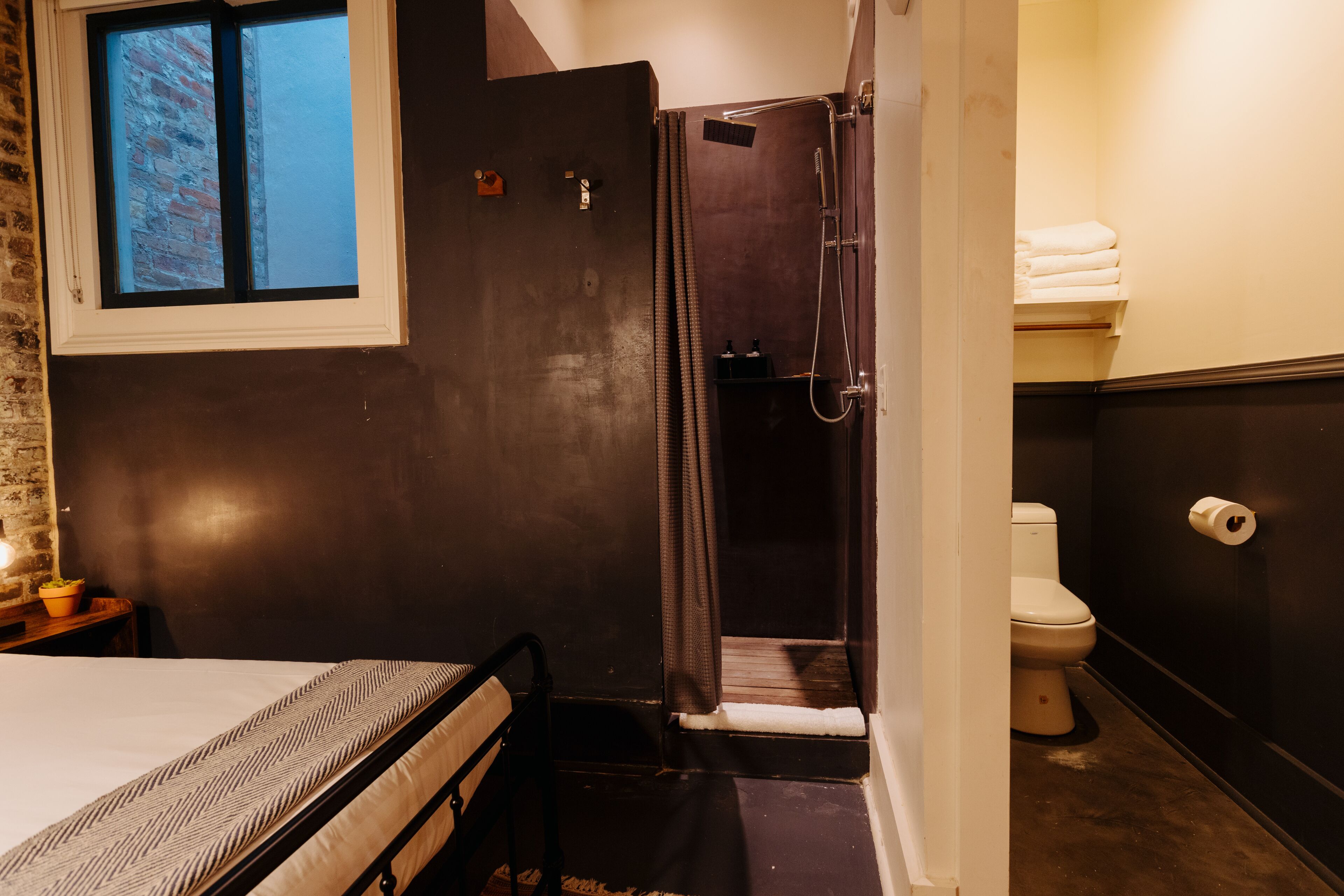 standard single room, 1 double bed | bathroom | shower, rainfall showerhead, towels