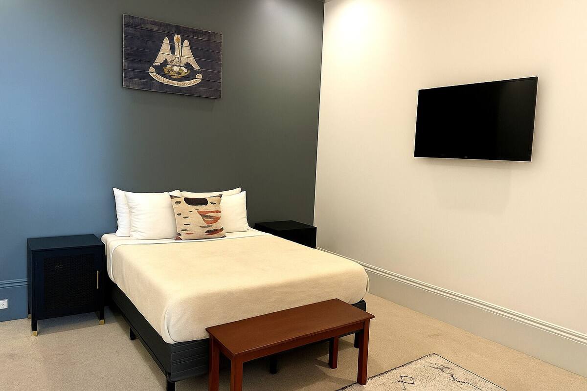 Royal Apartment, 3 Bedrooms, City View | Free WiFi, bed sheets
