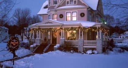 White Lace Inn