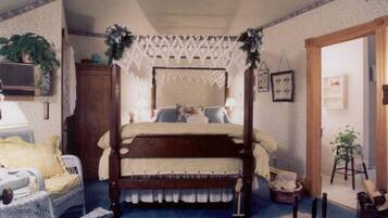 Standard Room, 1 Queen Bed, Fireplace, Garden View (Room 10) | Individually decorated, soundproofing, iron/ironing board, free WiFi