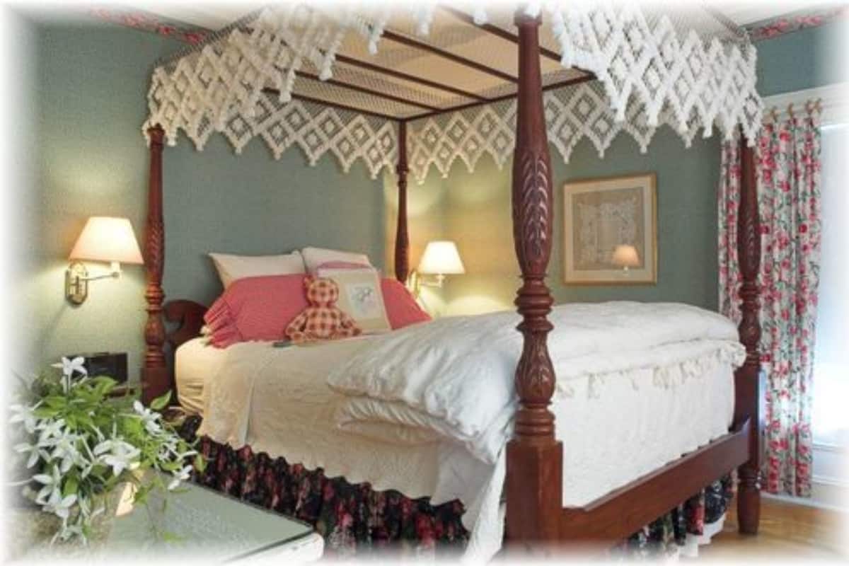 Individually decorated, soundproofing, iron/ironing board, free WiFi