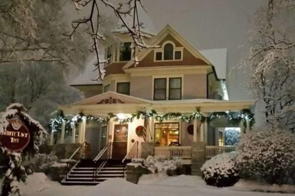 White Lace Inn