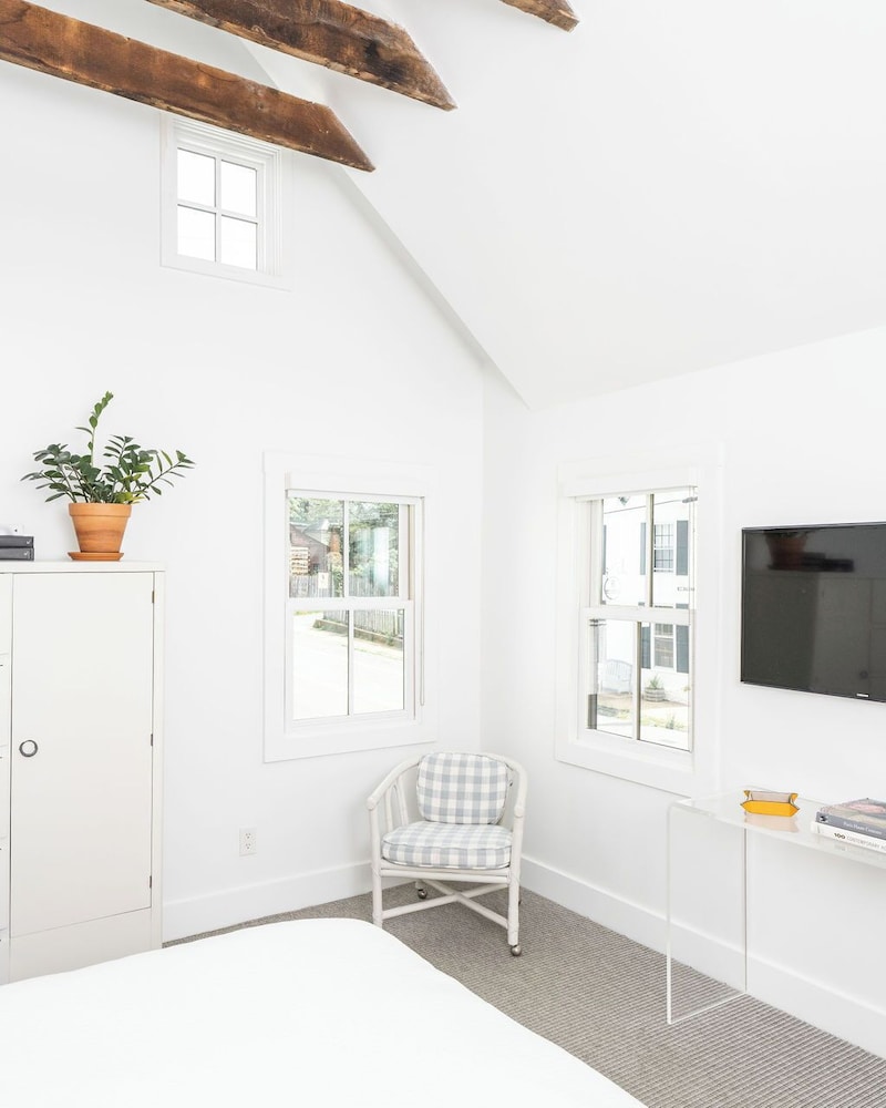 White Moose Inn by null