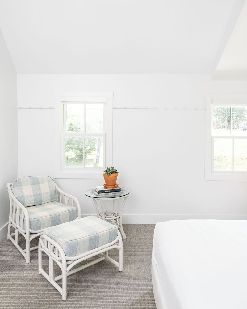 White Moose Inn by null