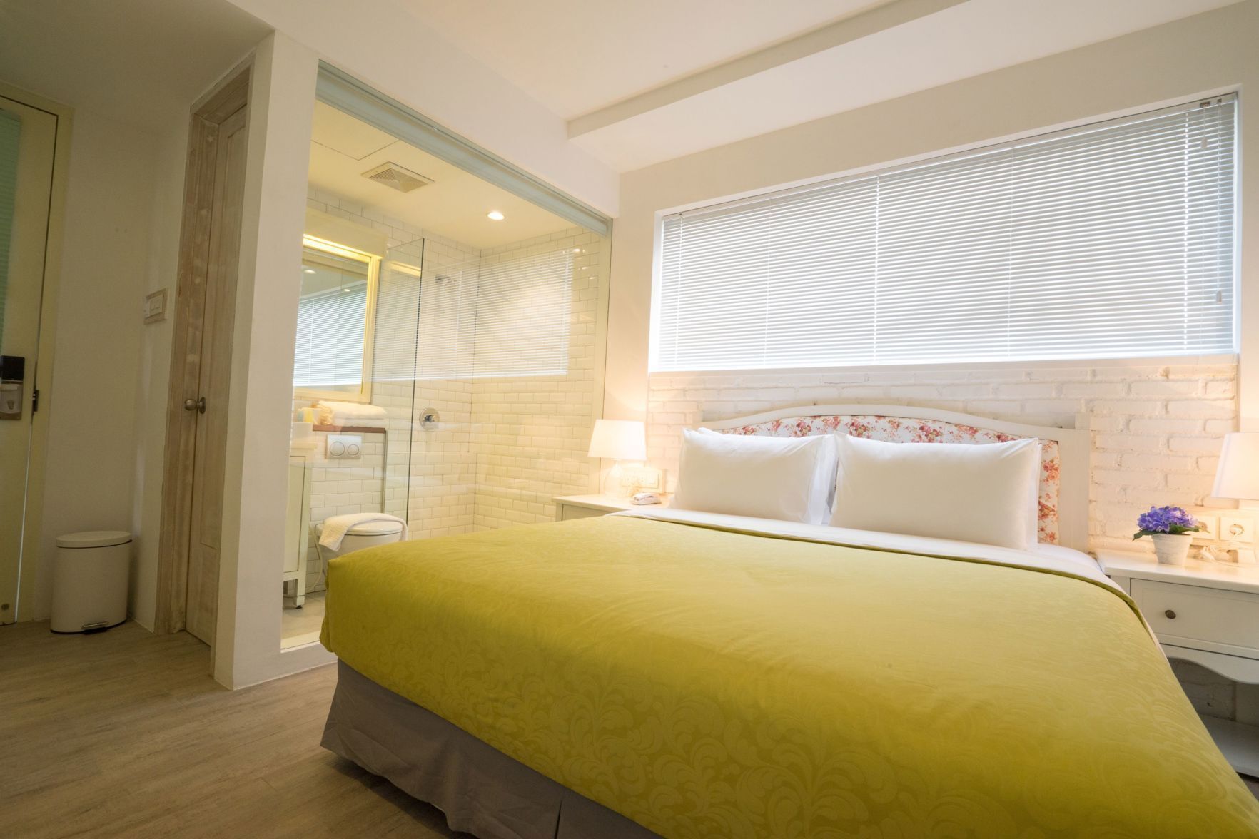 Decoración personalizada, muebles diferentes y escritorio 