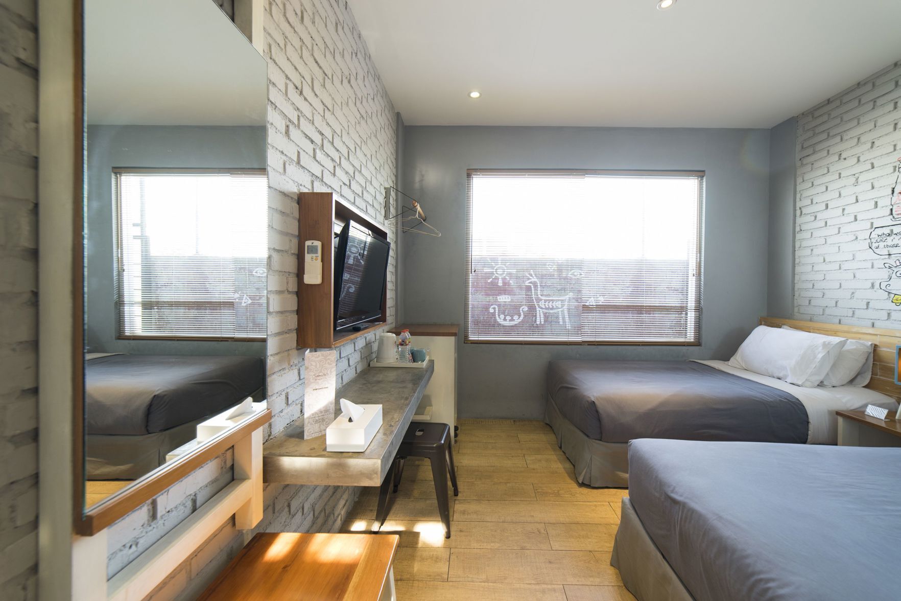 Decoración personalizada, muebles diferentes y escritorio 