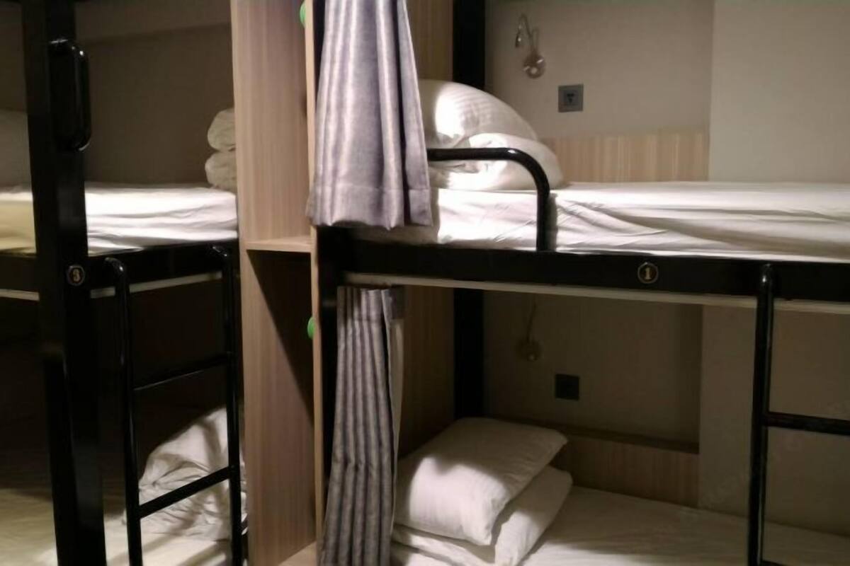 1 quarto, roupas de cama premium, edredons de pluma, cofres nos quartos