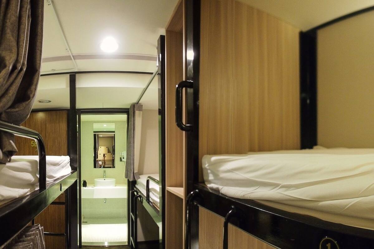 Premium bedding, down comforters, in-room safe, individually decorated