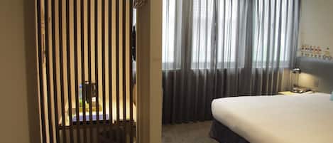 Dobbeltrom – deluxe | Sengetøy av topp kvalitet, dundyner og safe på rommet