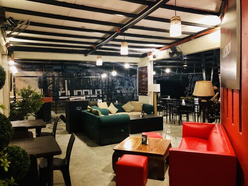 Hometown Hotel Bacolod - Lacson