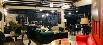 Hometown Hotel Bacolod - Lacson