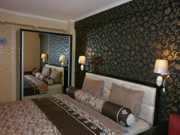 Schreibtisch, Zustellbetten