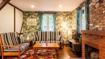 Individually decorated, desk, free rollaway beds, free WiFi