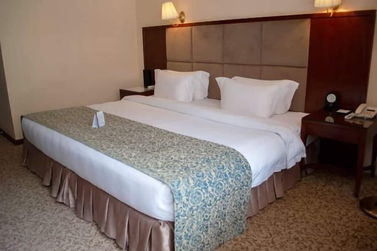 Premium bedding, in-room safe, desk, soundproofing