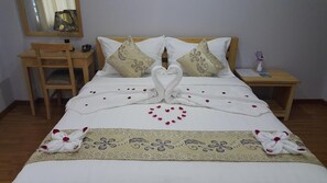 Minibar, desk, rollaway beds, free WiFi - Asian Smile Hotel (Yangon)