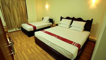Deluxe Triple Room | Minibar, desk, iron/ironing board, free WiFi