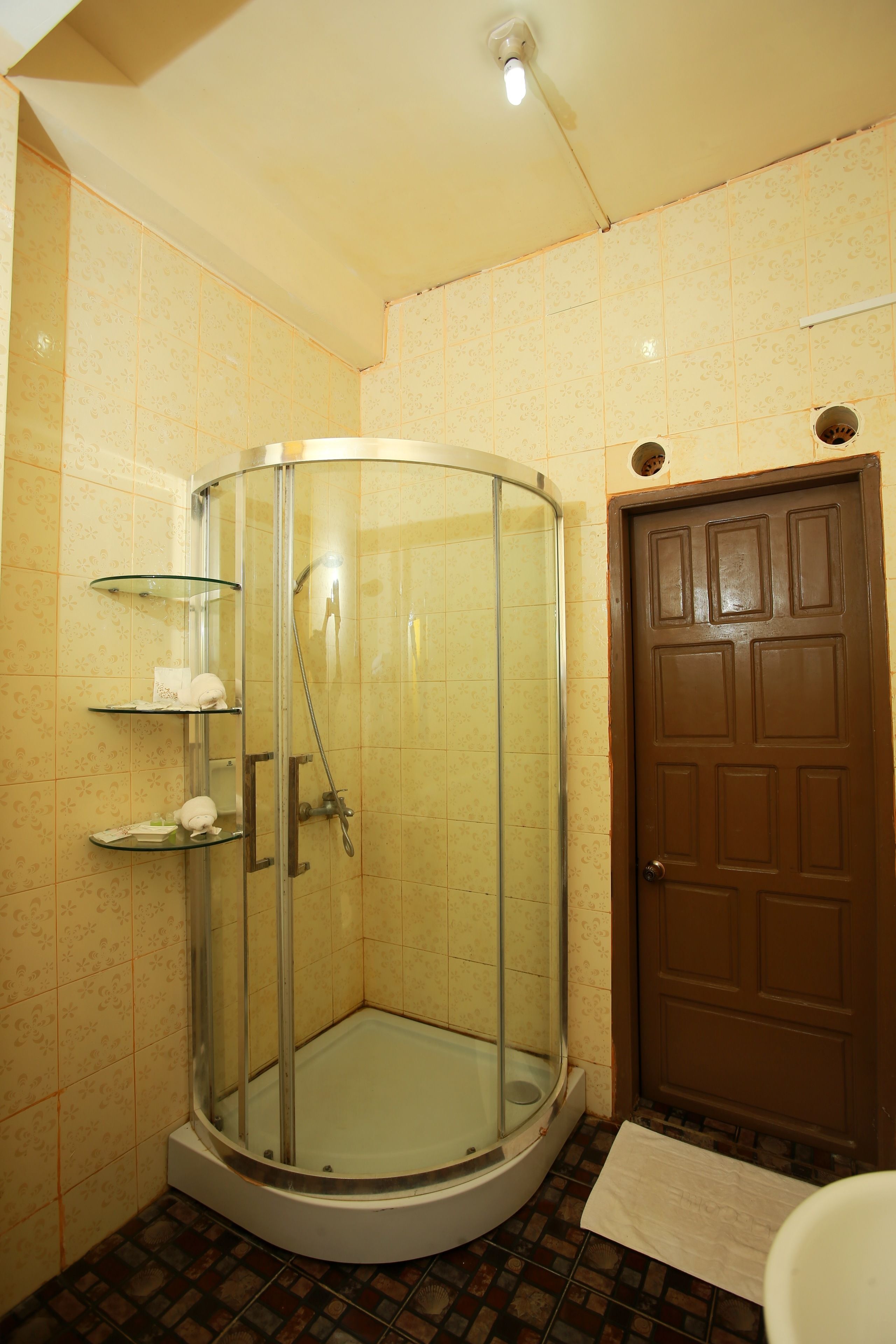Shower, free toiletries, hair dryer, bathrobes