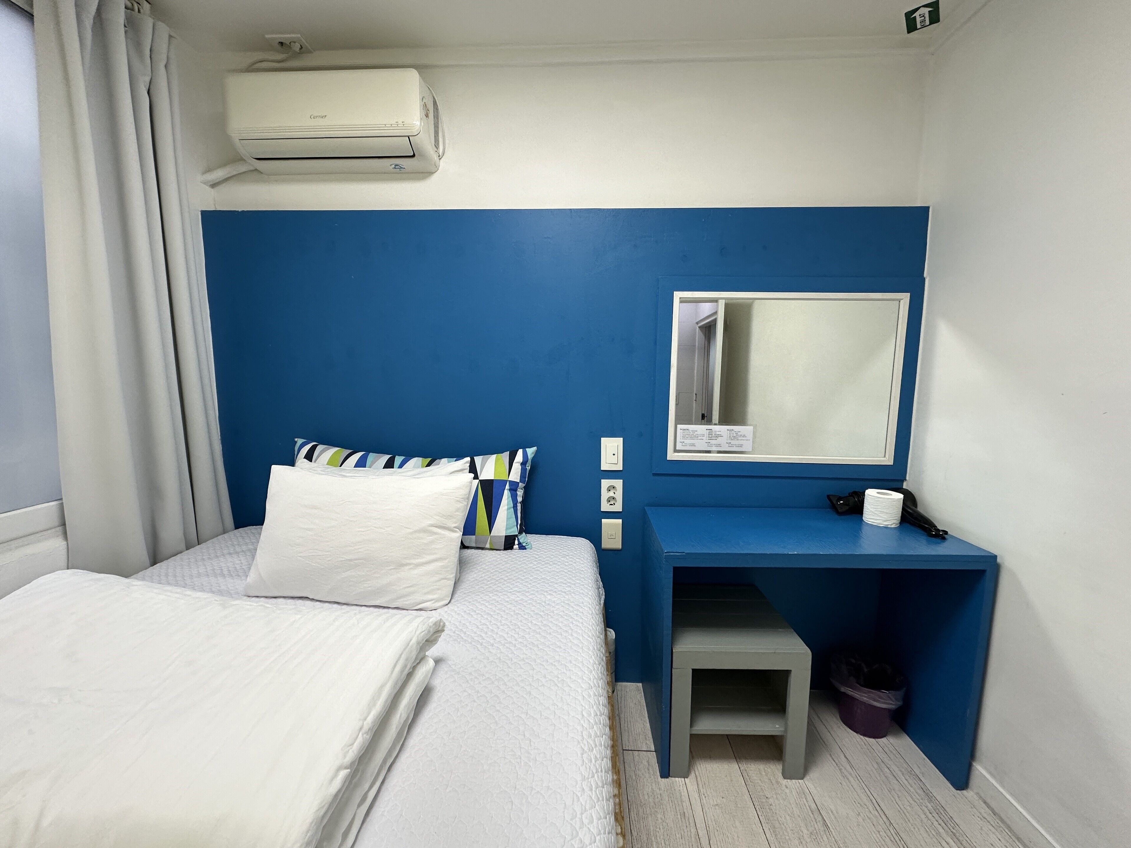 Blackout drapes, free WiFi, bed sheets