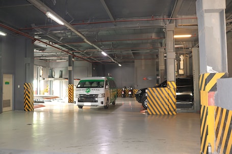 Estacionamiento (PHP 105 por noche)