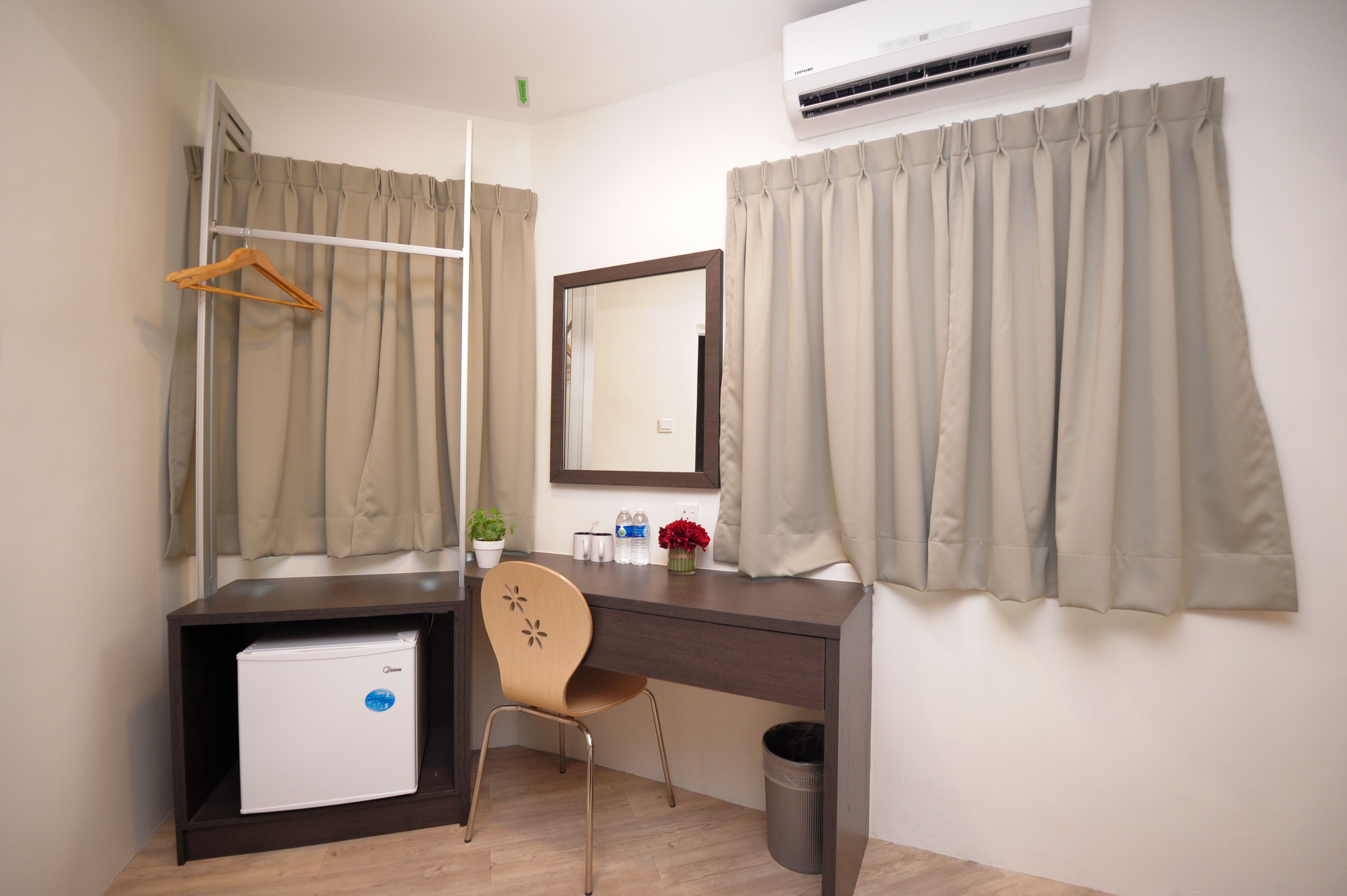 deluxe king (window room is subject to room availability) | mini fridge