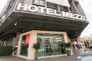 Pintu masuk properti