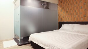 A hotel room with a bed, a wardrobe, and a shower enclosure. - Hotel Mezzo (Kuala Lumpur)
