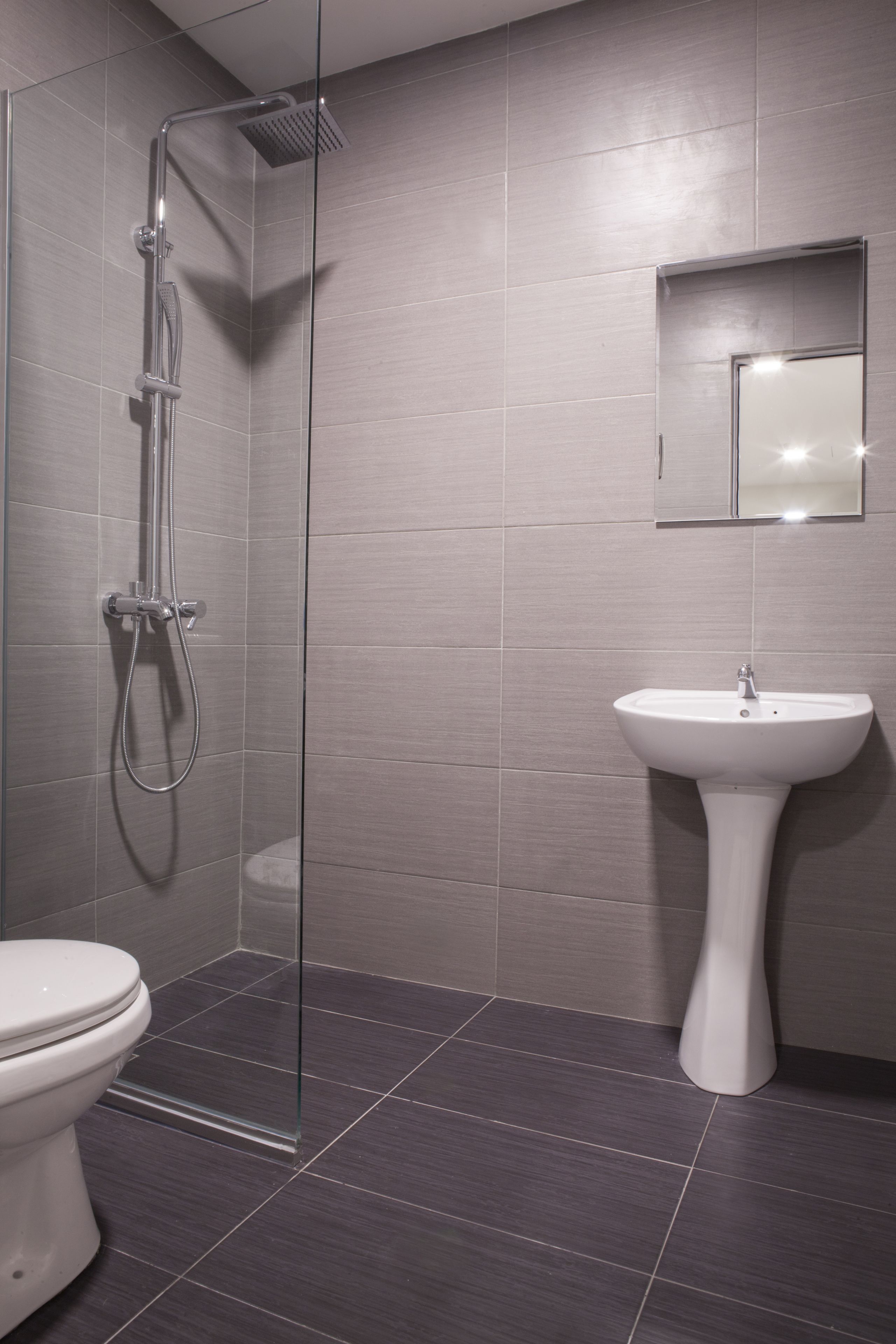 superior king room | bathroom | shower, free toiletries, hair dryer, towels