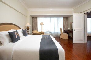 AMBASSADOR SUITE | Premium bedding, minibar, in-room safe, desk
