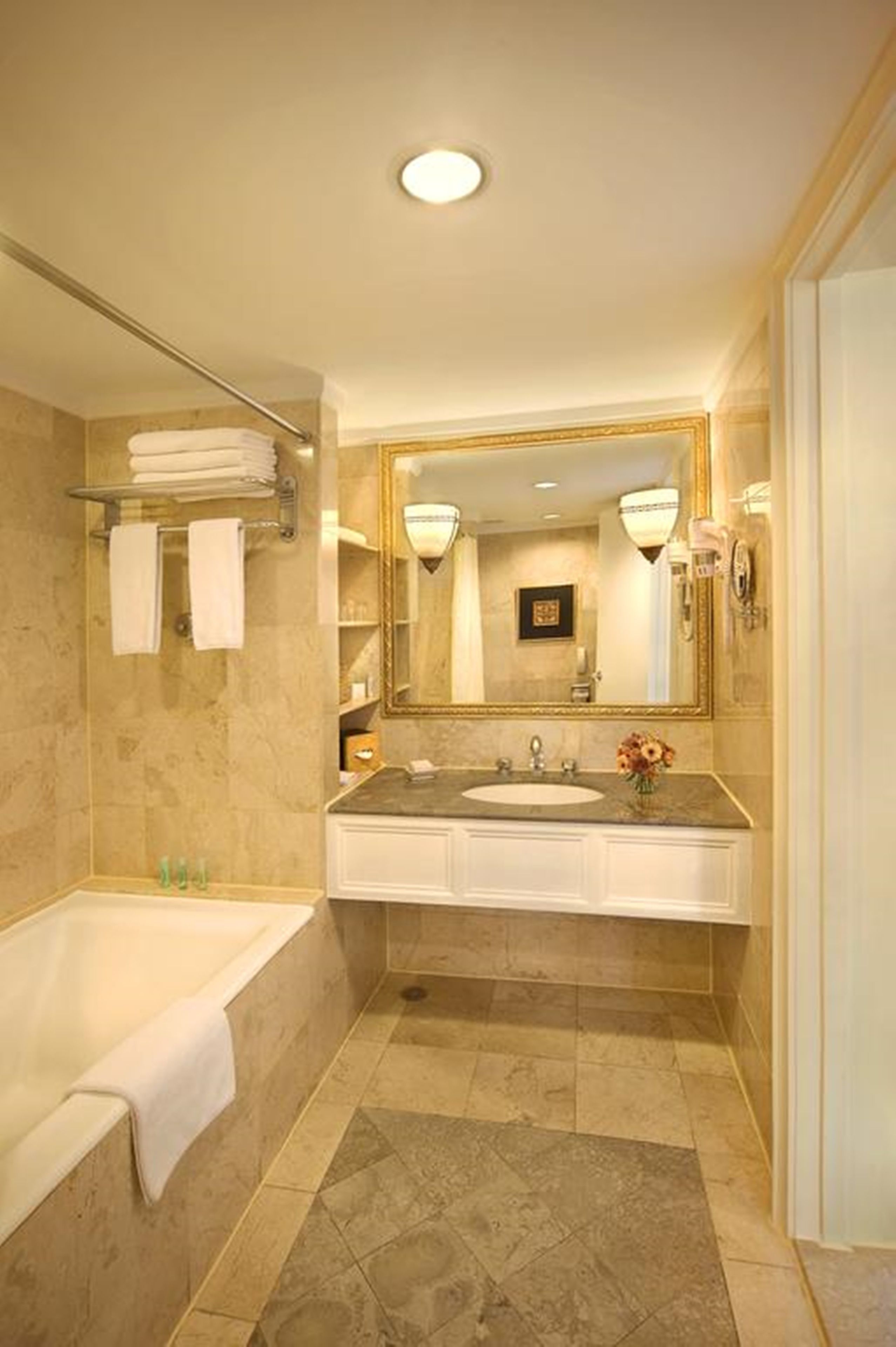 bathtub, deep-soaking bathtub, free toiletries, hair dryer