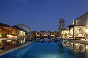 Kolam renang outdoor