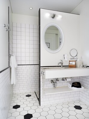 Ducha, cabezal de ducha tipo lluvia, artículos de tocador gratuitos